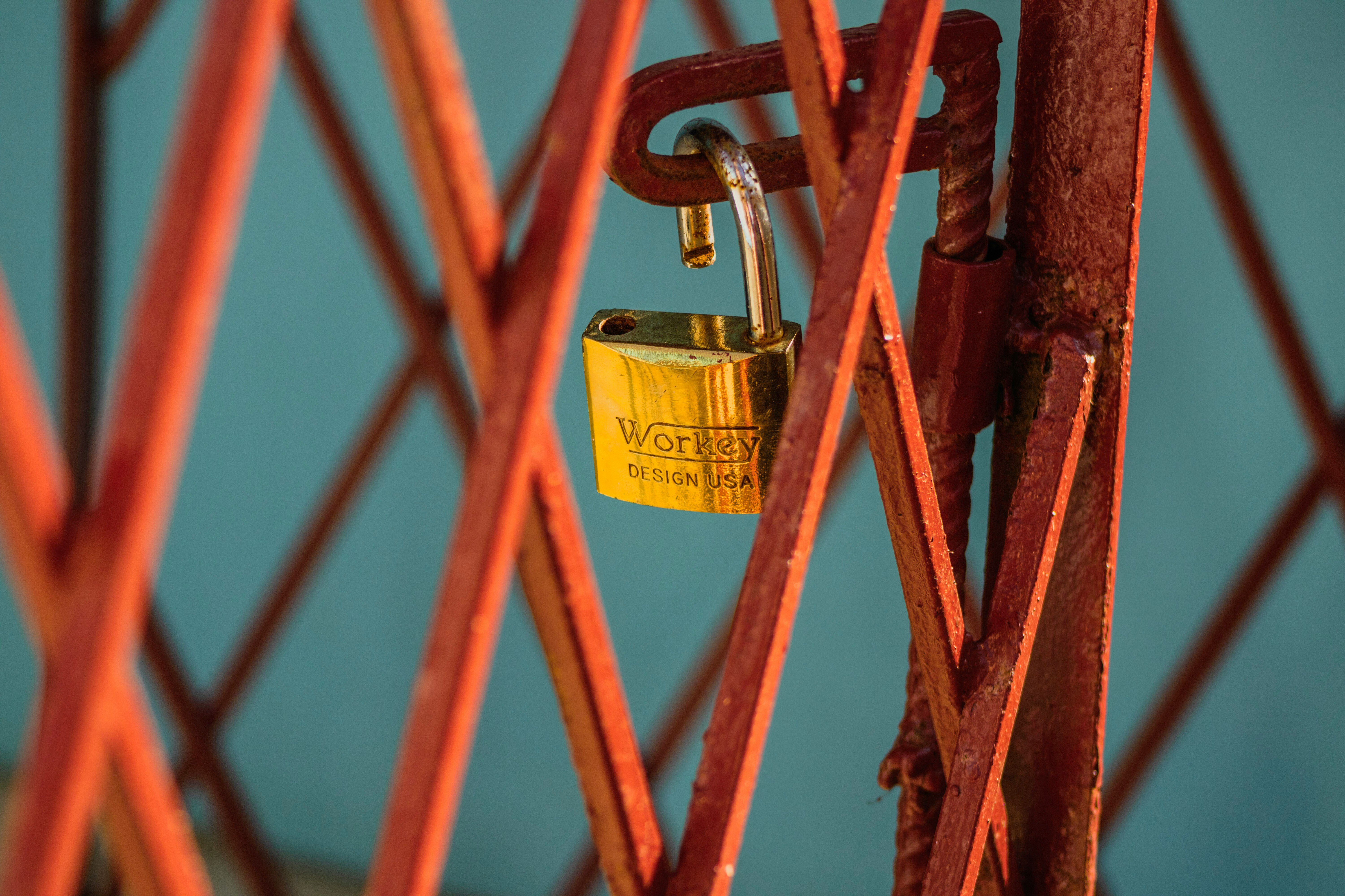 lock-on-fence