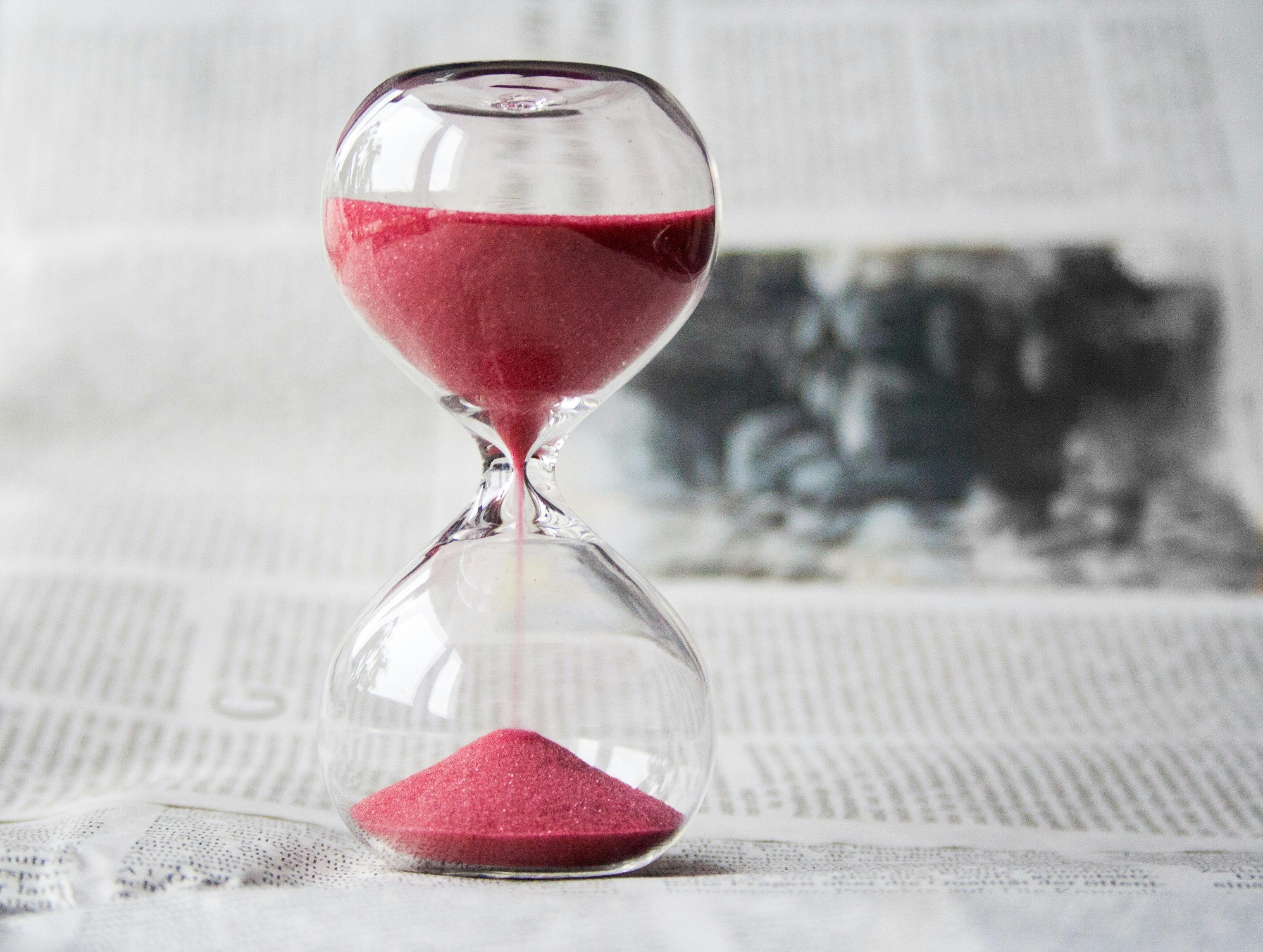 hourglass-with-red-sand